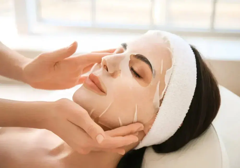 Peeling kawitacyjny: Czym zwilżać skórę? Bezpieczne płyny i błędy