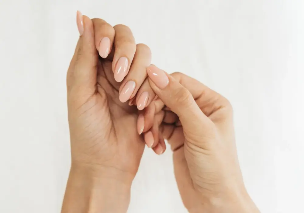 Jak zrobić manicure żelowy w domu - uniknij najczęstszych błędów