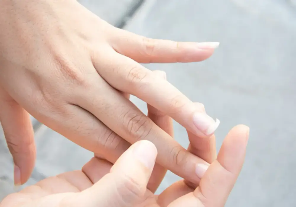 Manicure tytanowy pęka? Poznaj przyczyny i rozwiązania!
