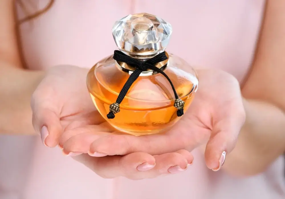 Perfumy Currara: Kultowy zapach lat 90. i jego odpowiedniki