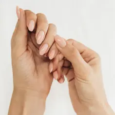Jak zrobić manicure żelowy w domu - uniknij najczęstszych błędów