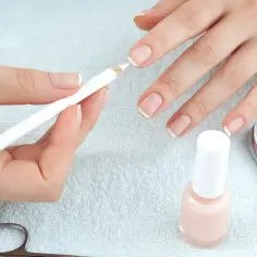 Co to jest french manicure? Odkryj jego elegancję i zastosowanie