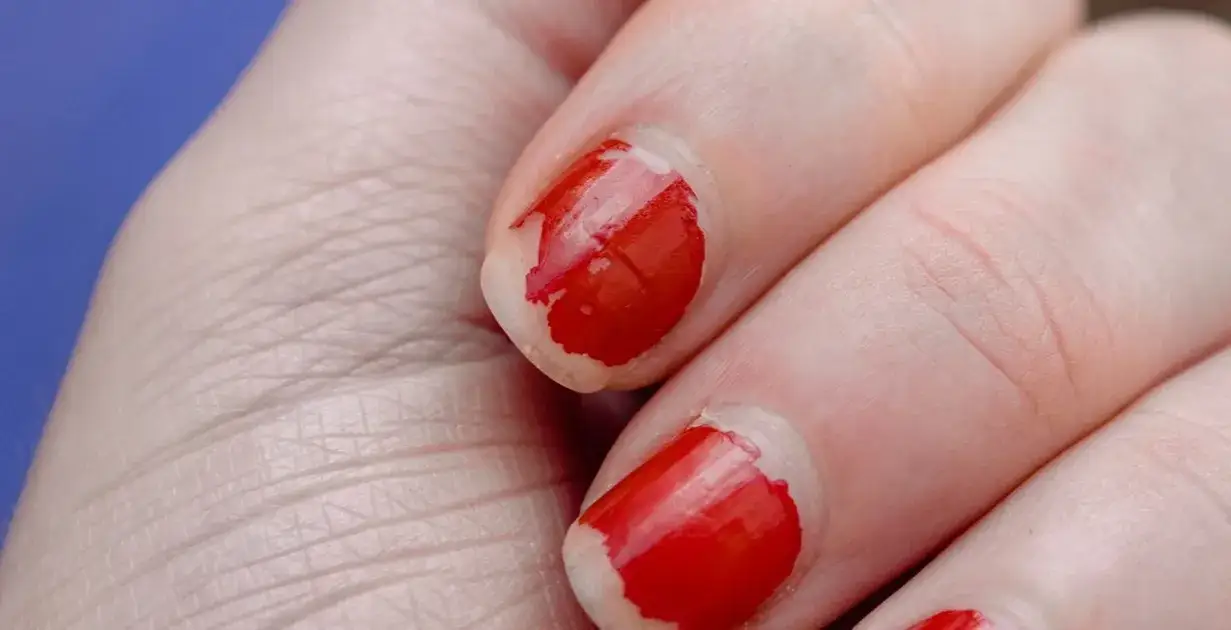 Zdjęcie Dlaczego manicure tytanowy odpada? Oto najczęstsze przyczyny