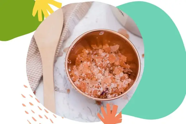 Peeling do ciała: jak wybrać, stosować i zrobić domowy?