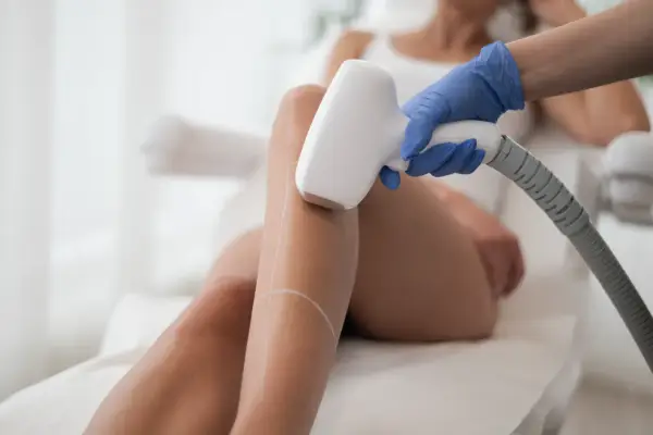 Depilacja laserowa a antybiotyk: Kiedy można bezpiecznie?