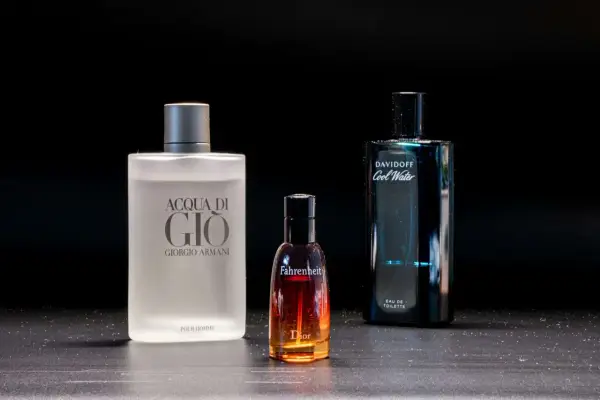 Perfumy w bagażu podręcznym: Jak przewieźć bez problemu?