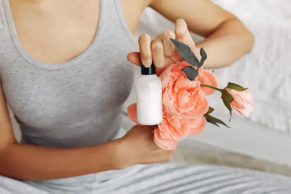 Feromony: Jak działają? Nauka vs. Perfumy z feromonami
