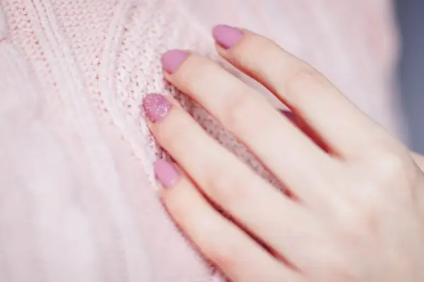 Manicure kombinowany co to znaczy? Odkryj zalety tej techniki